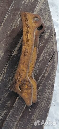 Протектор стойки рыхлителя Komatsu D355