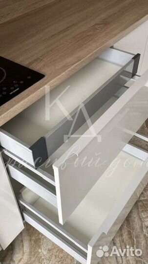 Кухня белая в наличии