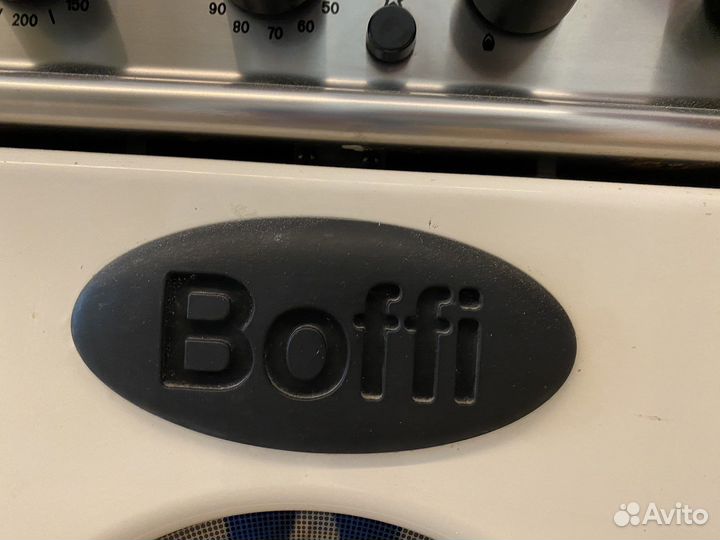 Газовая плита Boffi и вытяжка Faber