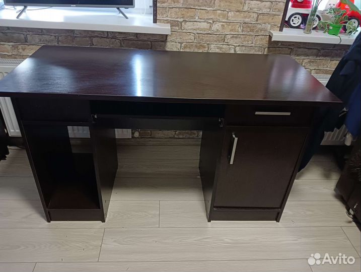 Компьютерный письменный стол