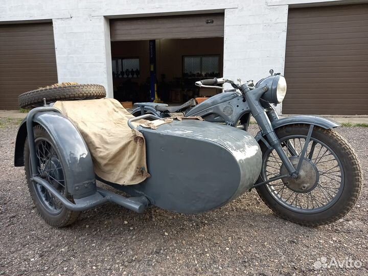 Мотоцикл BMW R12 / М72