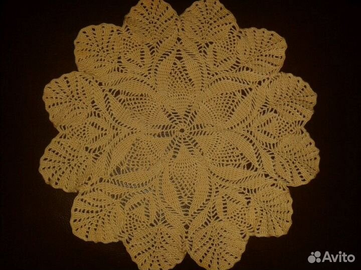 Вязаная крючком салфетка