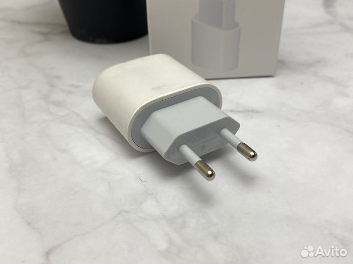 Быстрая зарядка для iPhone на 20W