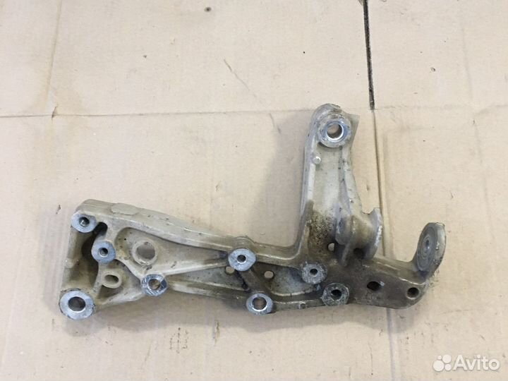 Кронштейн подрамника Skoda Octavia A5 (3296)