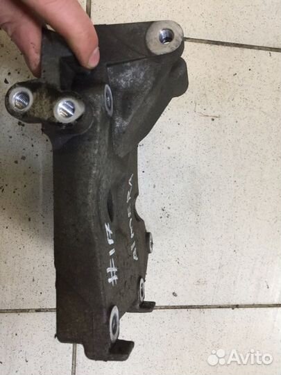 Кронштейн вспомогательных агрегатов Nissan Almera