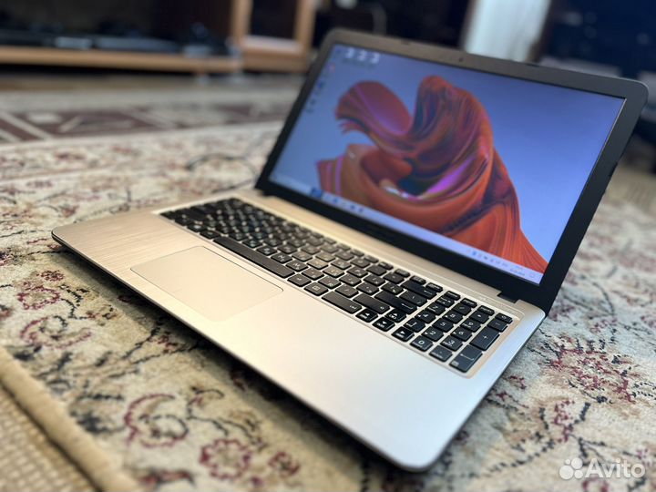 Игровой Ноутбук Asus MX 110 2гб/4 ядра/8гб