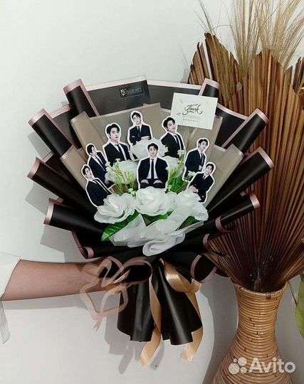 Оригинальный букет с фотокарточками