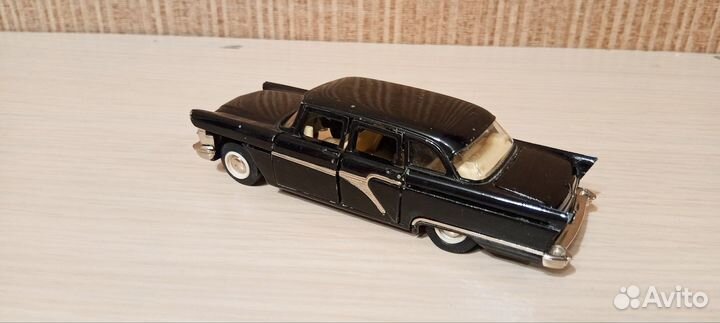 Модель газ 13 чайка СССР 1/43