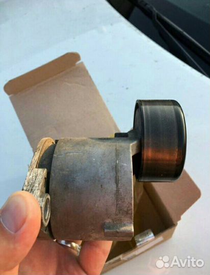 Ролик с натяжителем на Kia Optima 2.4