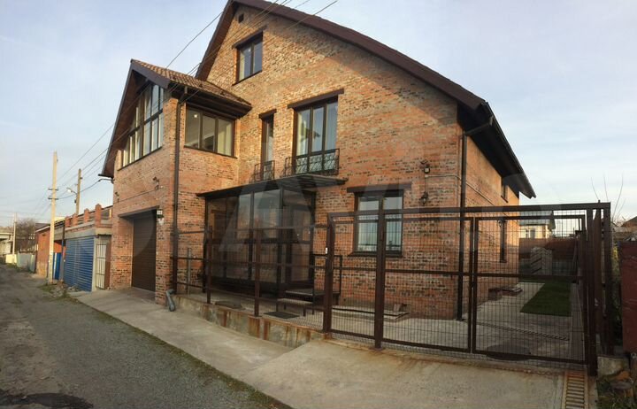 Коттедж 324 м² на участке 7,2 сот.