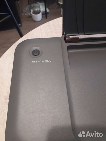 Цветной принтер HP Deskjet 1000