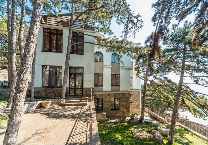 Дом 610 м² на участке 15 сот.