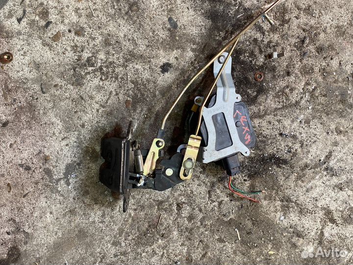 Замок крышки багажника Hyundai Getz