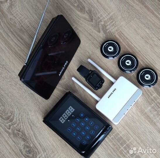 Система вызова: кнопка вызова официанта с часами