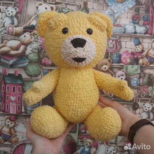 Вязанный мишка из пушистой пряжи