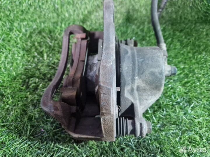 Суппорт передний левый Hyundai Tucson JM D4EA 2005