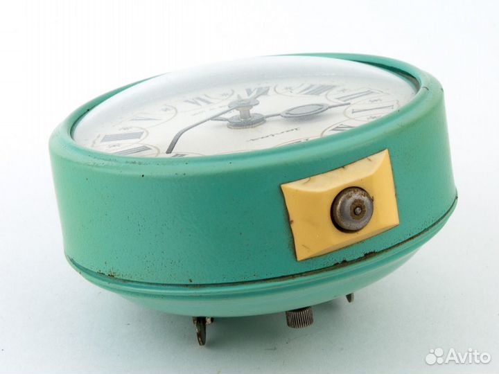 Часы Будильник СССР Янтарь механика металл