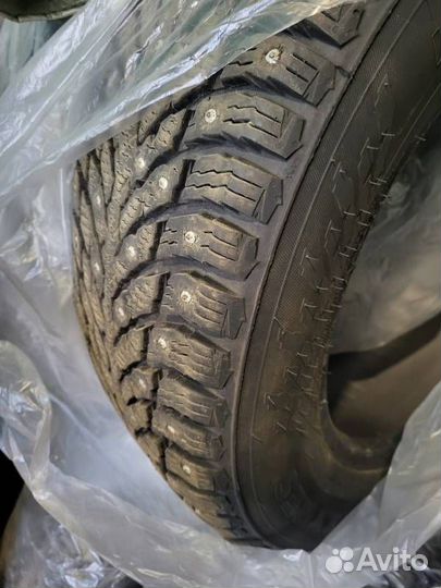 Nokian Tyres Hakkapeliitta 9 215/60 R16 99