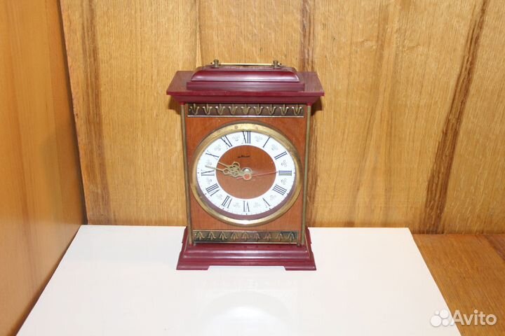 Часы настольные 