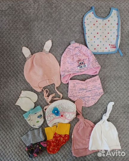 Шапочки и пинетки для девочки