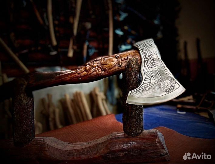 Кованый топор ручной работы