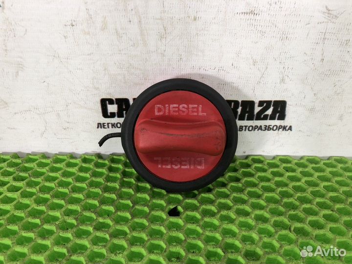 Крышка заливной горловины топливного бака