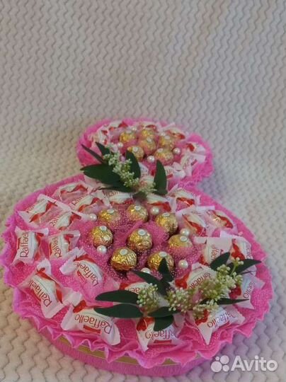 Шикарная композиция из конфет на 8 Марта