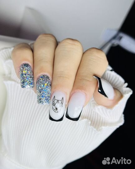 Модель на маникюр