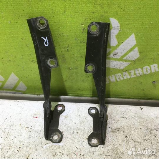 Петля капота Вольво C40