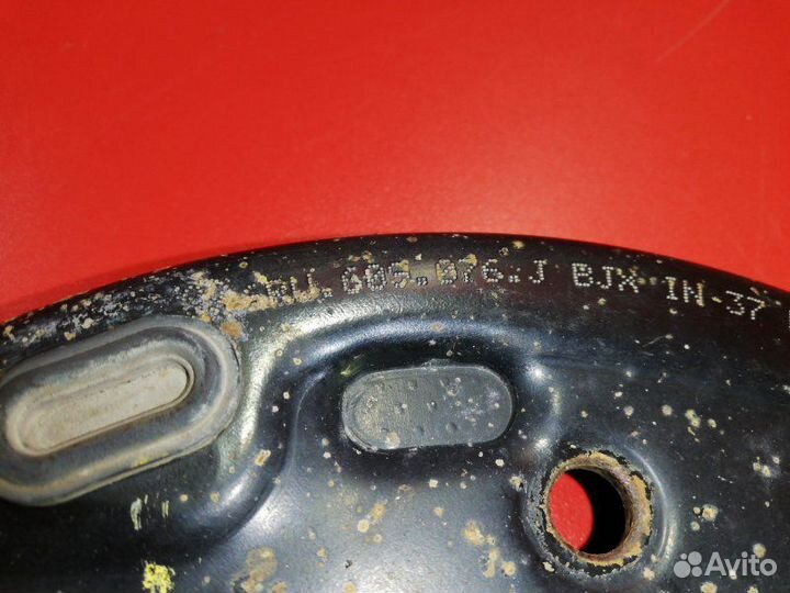 Тормозной щит задний правый Volkswagen Polo 602