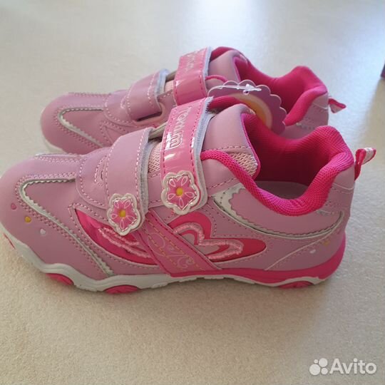 Кроссовки для девочки новые