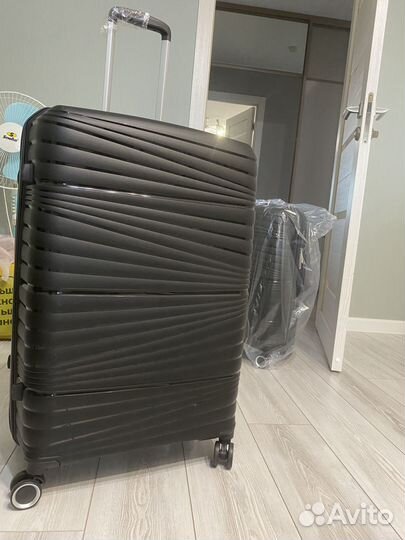 Чемодан размер М