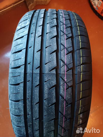 Sonix Prime UHP 08 215/50 R17 95W