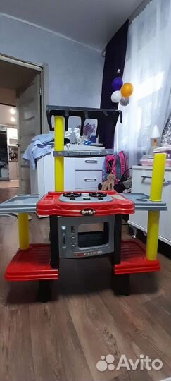 Детская кухня, шарики для бассейна, каталка