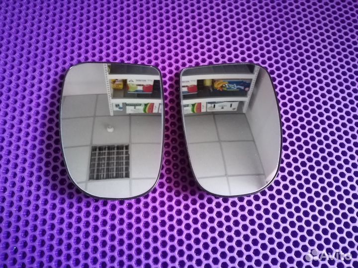 Стекло зеркала Toyota Prius ZVW30 антиблик левое