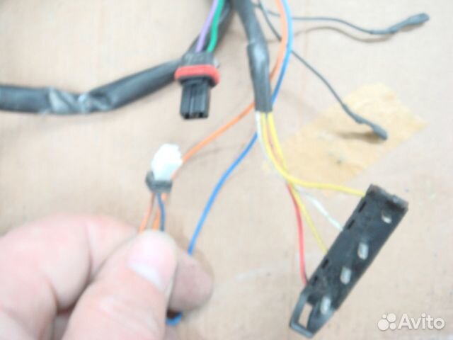 Калеос Проводка зеркала Правого Renault Koleos 07