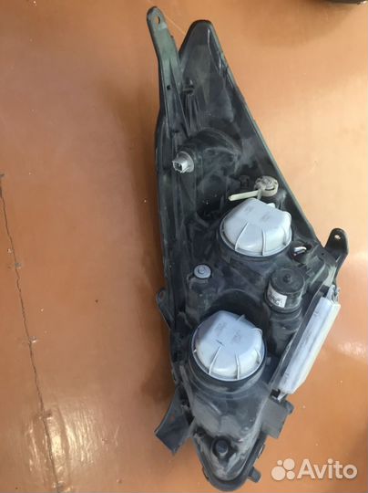 Фара toyota виш