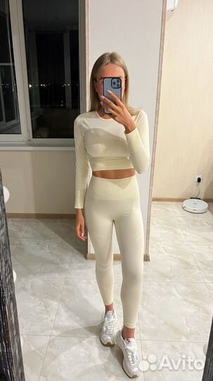 Рашгард и лосины для фитнеса