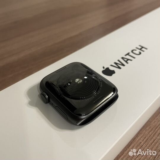 Apple Watch SE 44mm Space Gray Aluminum Case