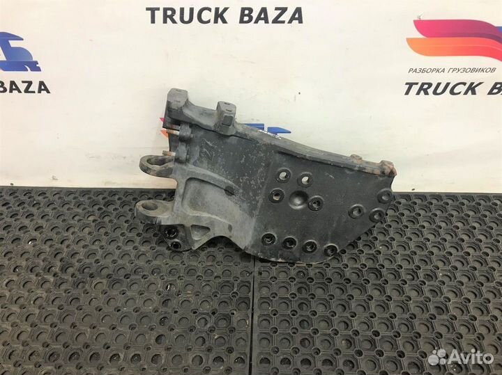 Кронштейн переднего бампера правый Scania 5-series