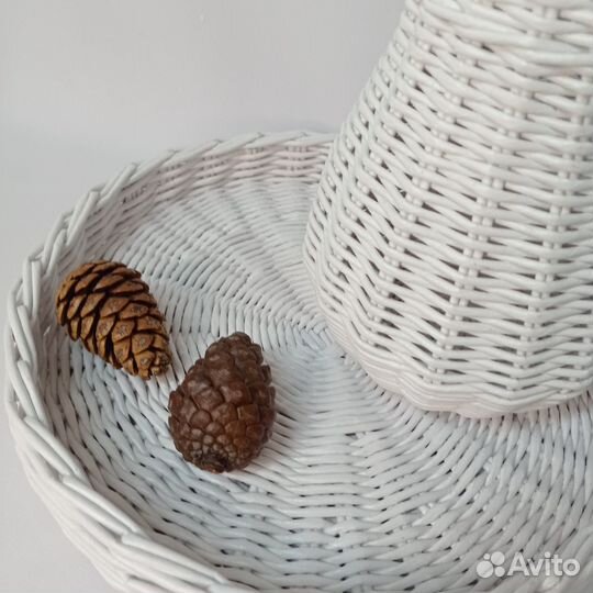 Плетеный кувшин для декора