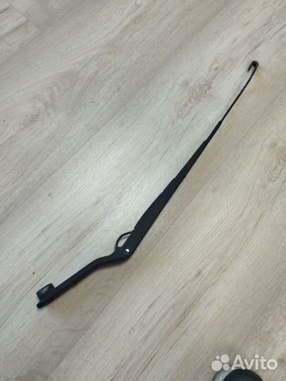 Поводок дворника правый Mitsubishi RVR Z N11W