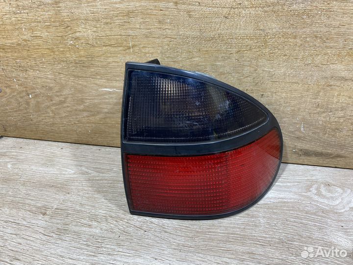 Фонарь задний правый Renault Laguna 1 111505