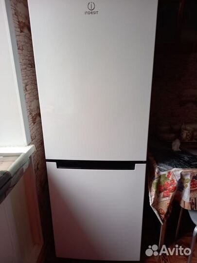 Холодильник новый Indesit
