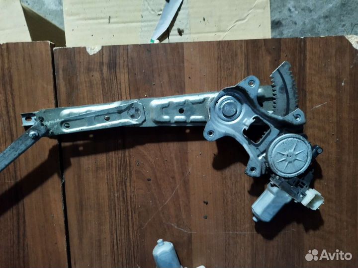 Стеклоподъемник ягуар с-тайп