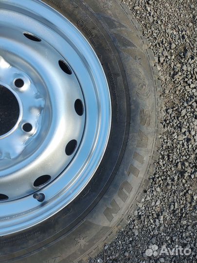 Диски с резиной на ниву. Р16
