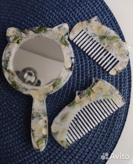 Подарок на 8 марта девочке расчёска, зеркальце