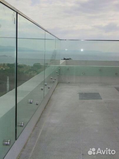 Ограждения из стекла для балконов и второго света