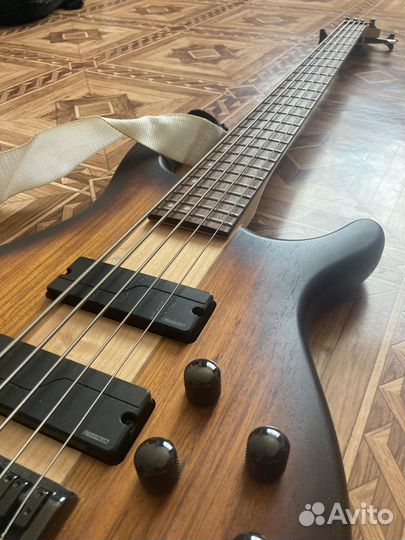 Бас гитара 5 струн Cort датчики Fishman