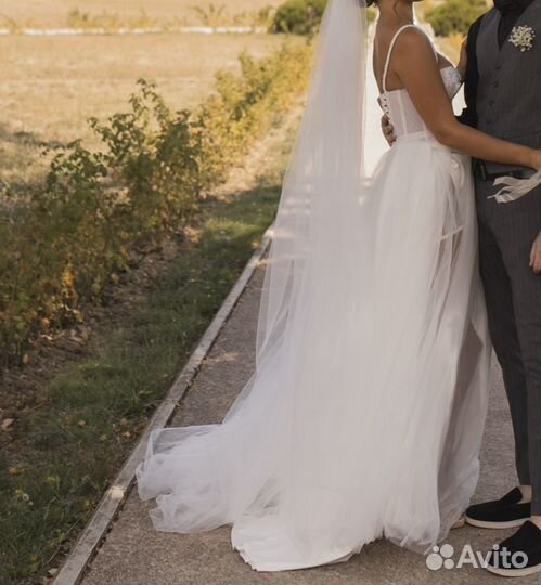 Платье свадебное корсетное со шлейфом 44